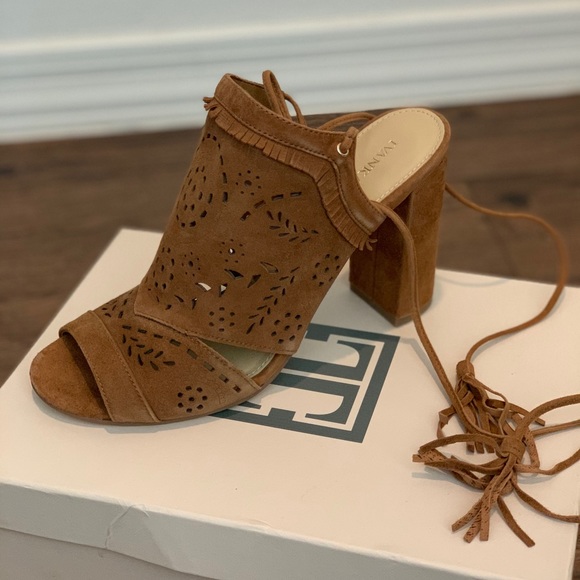 Ivanka Trump - Picture 2 of 5